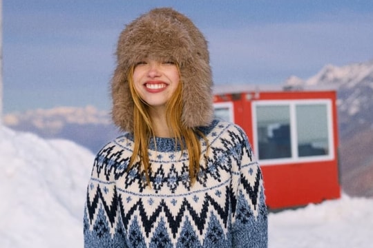 Mốt áo len 'xấu' được ưa chuộng dịp cuối năm