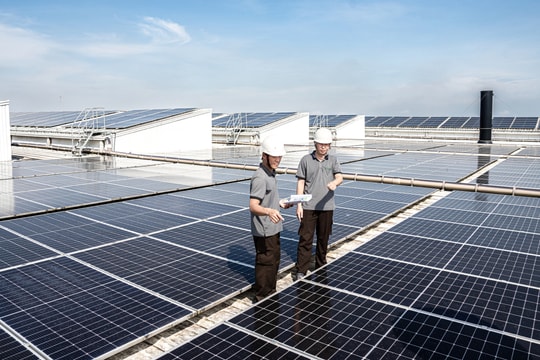 Nhộn nhịp rót tiền 'xanh hóa' nhà máy