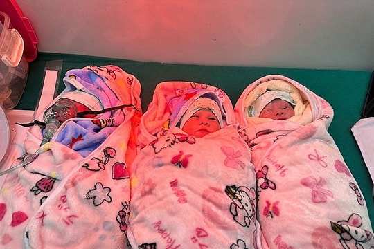 Sản phụ mang tam thai tự nhiên, sinh ba bé gái