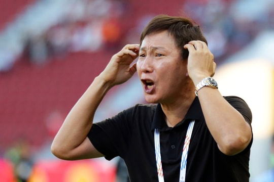 HLV Kim Sang-sik lập kỷ lục vào chung kết ba giải Đông Nam Á