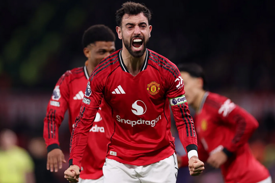 Man Utd chia điểm trong trận cầu 8 bàn ở Ngoại hạng Anh