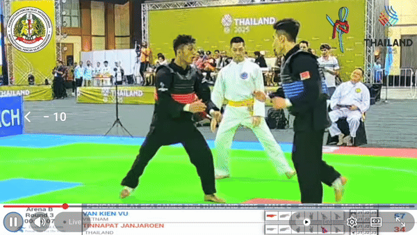 Võ sĩ Thái Lan 'cố tình đưa mặt vào cú đá của VĐV Việt Nam'