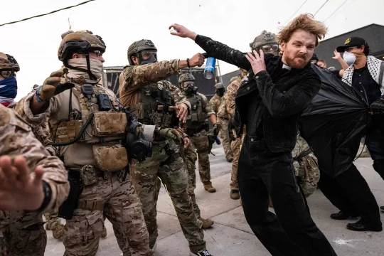 Nỗi nơm nớp của những người xin thẻ xanh diện kết hôn ở Mỹ