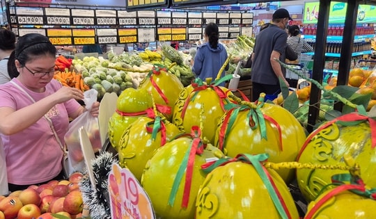 Thiên tai có khiến nguồn hàng Tết tại TP HCM thiếu hụt?