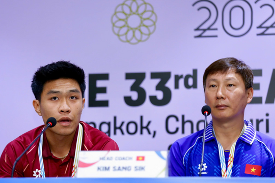 HLV Kim Sang-sik: Mong trọng tài điều hành nhẹ nhàng, tích cực