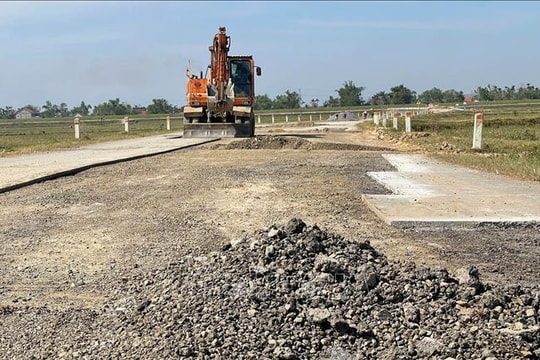 Tuyến đường hơn 11 tỷ đồng vừa nghiệm thu đã hỏng