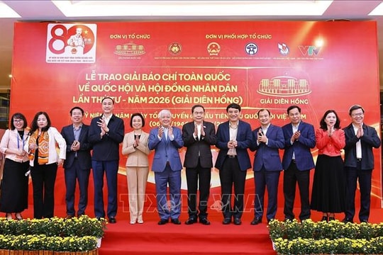 Chủ tịch Quốc hội Trần Thanh Mẫn dự chương trình tổng duyệt Lễ trao Giải Diên Hồng lần thứ tư