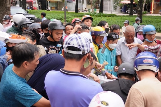 Năm 2025, người ở TPHCM đã xếp hàng cả tiếng vì những món ăn nào?