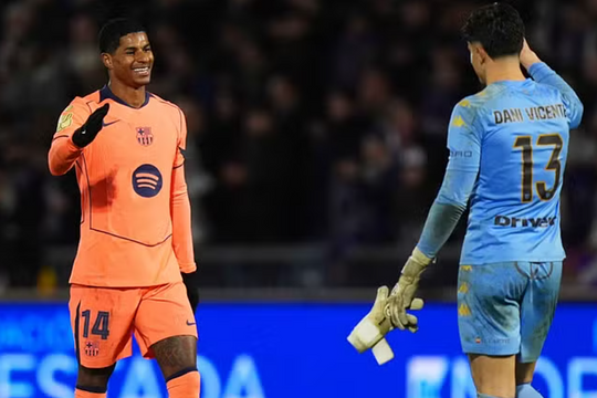 Rashford chấm dứt chuỗi 10 trận tịt ngòi