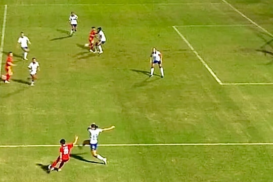 Nữ Việt Nam mất oan bàn thắng ở chung kết SEA Games