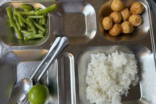 Suất ăn bán trú gần 40.000 đồng bị tố lèo tèo, trường phản bác