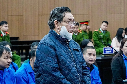 Cựu thẩm phán 'thả tim' 4 lần cho tin nhắn xin chạy án