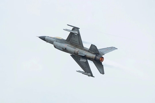 Thái Lan tiếp tục dùng F-16 không kích Campuchia