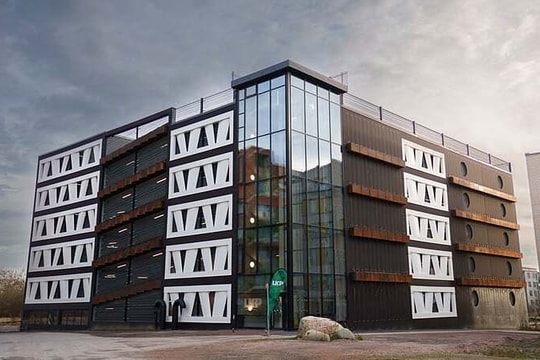 Bãi đậu xe châu Âu đầu tiên xây từ cánh turbine gió cũ