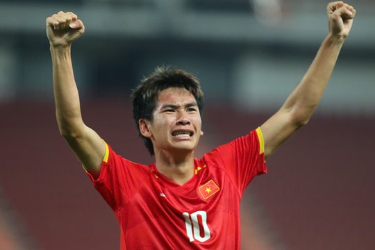 Vô địch SEA Games ngoạn mục, cầu thủ U22 Việt Nam òa khóc trong hạnh phúc