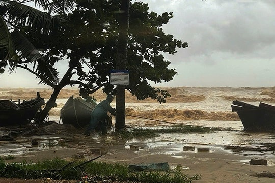 Thời tiết ngày 18/12: Gió Đông Bắc duy trì cường độ mạnh, nhiều vùng biển động dữ dội