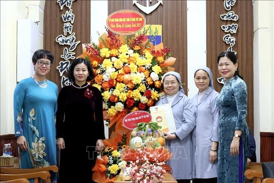 MTTQ Việt Nam chúc mừng Giáng sinh tại Dòng Thánh Phaolô Hà Nội