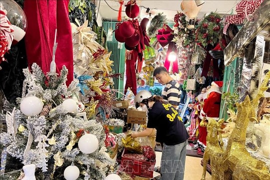 Đa dạng thị trường trang trí Giáng sinh, sức mua giảm nhẹ