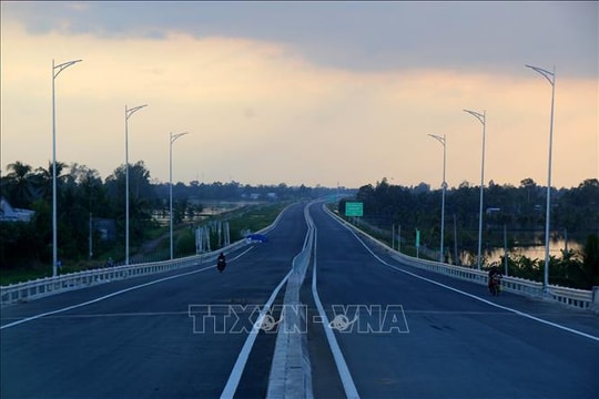 Đại công trường 19/12: Cao tốc mở lối, Cà Mau không còn xa