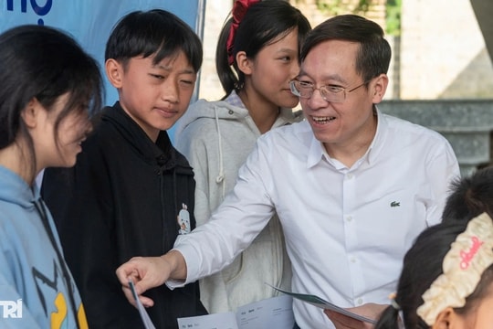 Học bổng yêu thương gieo mầm ước mơ tới trẻ em Chiềng Sinh