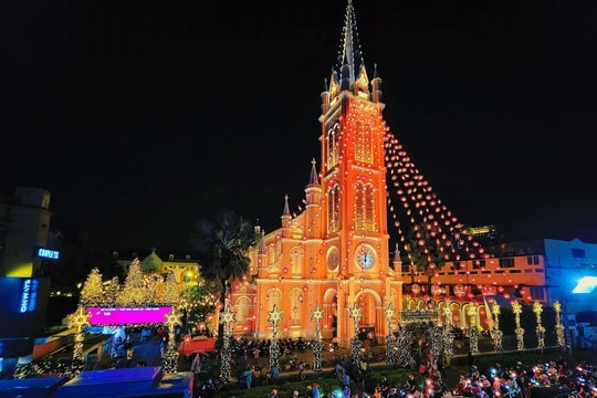 4 nhà thờ tận hưởng không khí Giáng sinh tại TP HCM