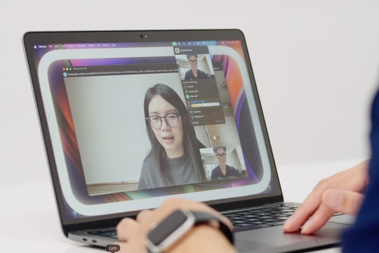 MacBook thêm tính năng 'đèn flash' trên macOS 26.2