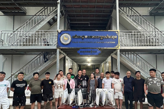 Nhóm lừa tình, tiền 3.000 phụ nữ trung niên qua mạng bị bắt