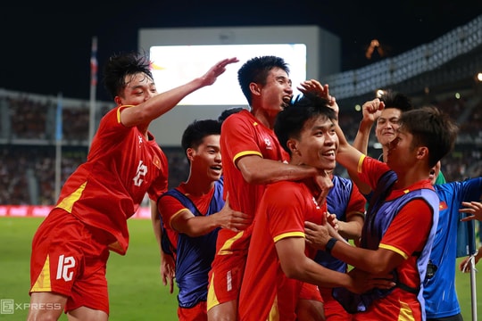 Thủ tướng chúc mừng U22 Việt Nam giành Huy chương Vàng SEA Games 33
