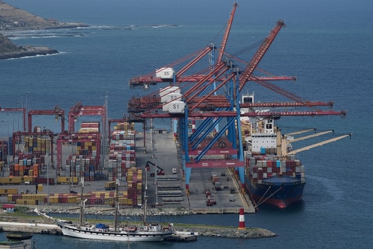 Venezuela 'triển khai hải quân' hộ tống tàu hàng