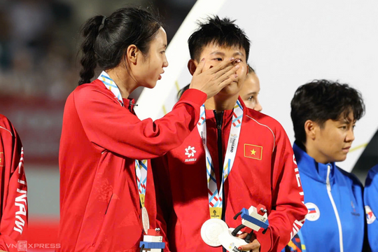 Bàn thắng bị hủy đặt câu hỏi lớn ở trận chung kết SEA Games 'tai tiếng'