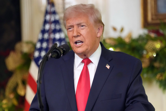 Ông Trump hứa thưởng 1.776 USD cho mỗi quân nhân