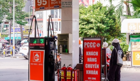 Nhiều cây xăng tại TPHCM đồng loạt nhận chuyển khoản