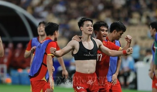 Ngược dòng giữa "chảo lửa" Rajamangala, U22 Việt Nam giành HCV SEA Games 33