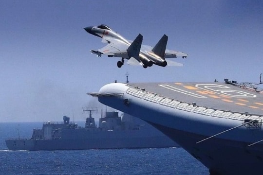 Nhóm tàu sân bay Liêu Ninh 'thách thức' phi đội chiến đấu cơ Nhật Bản