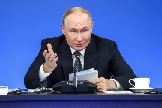 Tổng thống Putin: Quân đội Nga đang tiến dọc toàn bộ tuyến tiếp xúc ở Ukraine