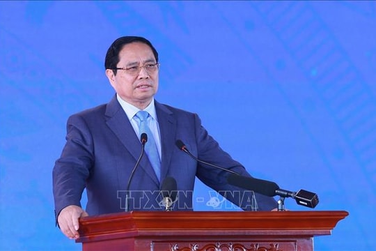 Thủ tướng: Mồ hôi, máu và nước mắt kết tinh thành những công trình kiến tạo cho sự phát triển