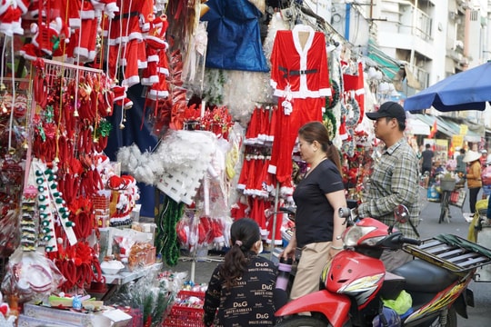 Giáng sinh cận kề, thị trường đồ trang trí Noel vẫn trầm lắng