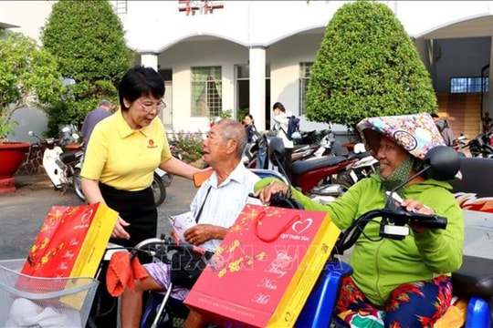'Tết Nhân ái' Xuân Bính Ngọ: Phấn đấu hỗ trợ 1,5 triệu phần quà