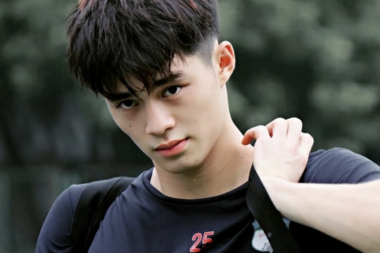 Vẻ nam tính của thủ môn tuyển Việt Nam cao 1,91 m