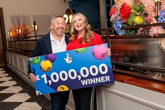 Cặp vợ chồng hai lần trúng số triệu đô