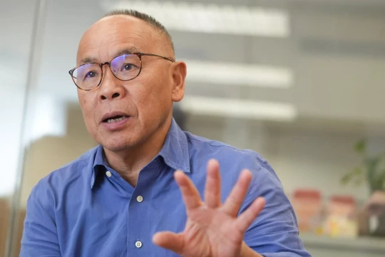 Giáo sư đại học top 11 thế giới từ chức vì bị AI lừa