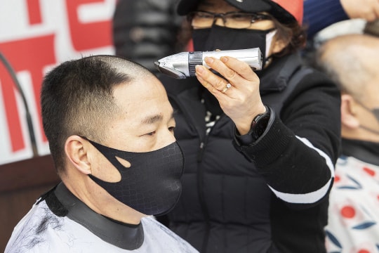 Tổng thống Hàn muốn bảo hiểm chi trả cho người dân trị hói