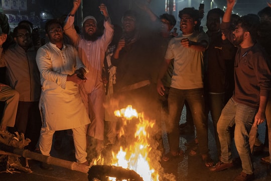 Biểu tình bùng phát tại Bangladesh sau cái chết của lãnh đạo thanh niên