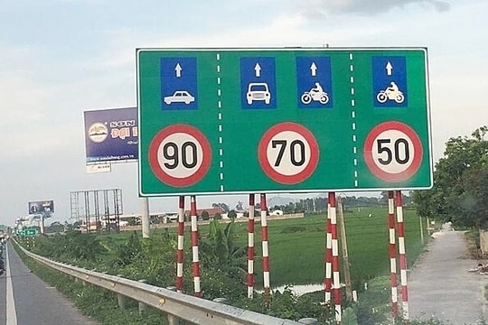 Nạn 'rùa bò' nhức nhối trên làn đường 90 km/h