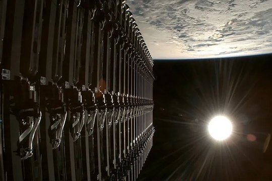 Vệ tinh Starlink đang rơi xuống Trái Đất