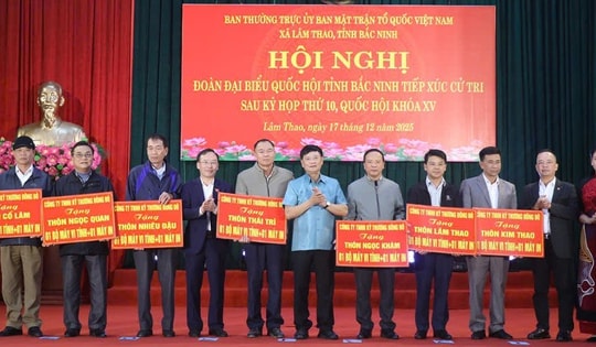 Công ty TNHH Kỹ thương Đông Đô trao tặng 17 bộ máy tính-chung tay thúc đẩy chuyển đổi số tại xã Lâm Thao-Bắc Ninh