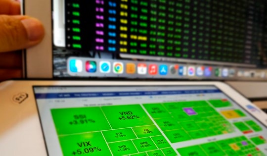 Lợi và hại khi mua cổ phiếu phát hành thêm giá thấp