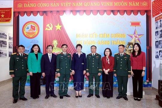 Hành trình hơn nửa thế kỷ đồng hành TTXVN và Sư đoàn Bộ binh 304