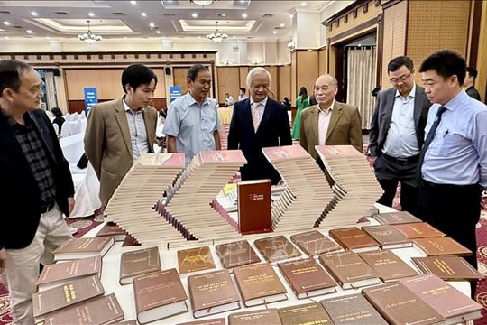 Giới thiệu tác phẩm văn hóa, văn nghệ dân gian Việt Nam 50 năm sau ngày thống nhất