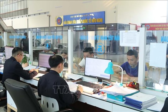 Cải tiến mạnh mẽ quy trình, hải quan giảm đáng kể thời gian thông quan